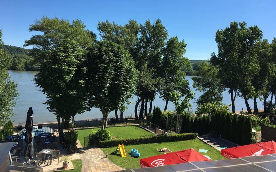 Mlyn Penzion & Wellness Radvaň nad Dunajom Exteriér fotografie